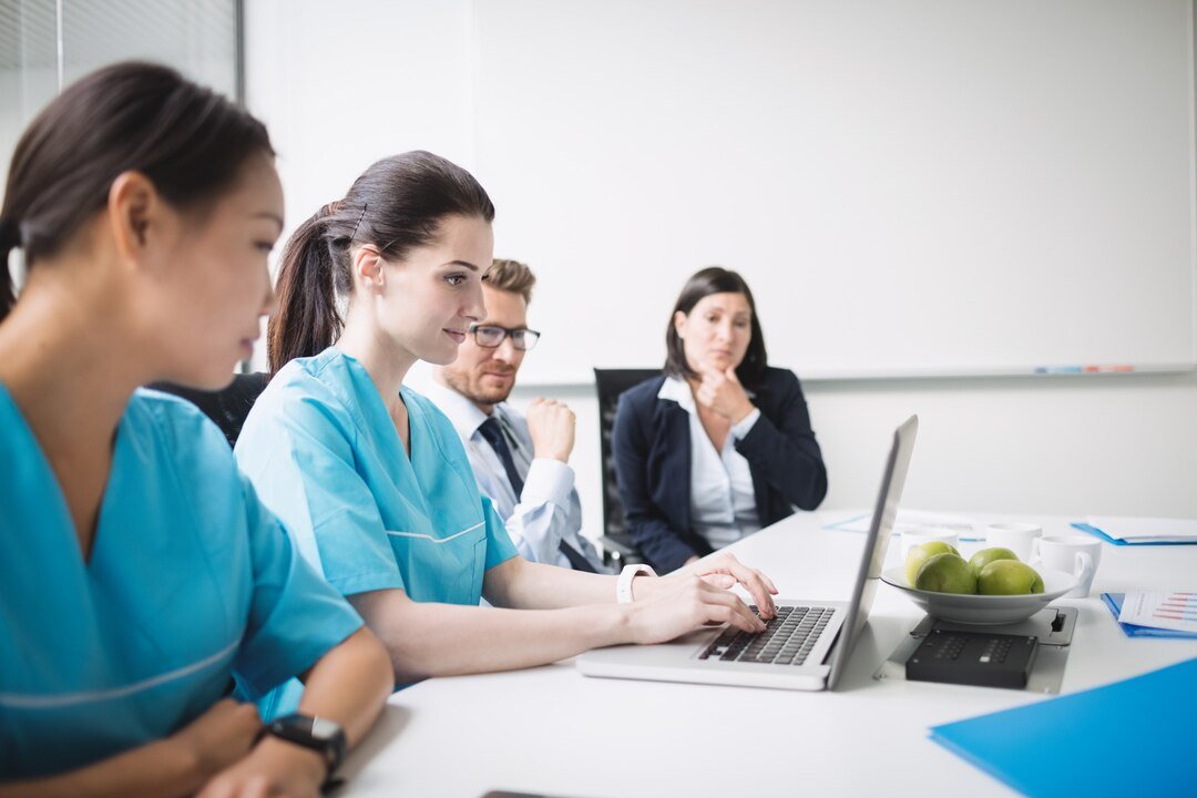 doctors attend meeting